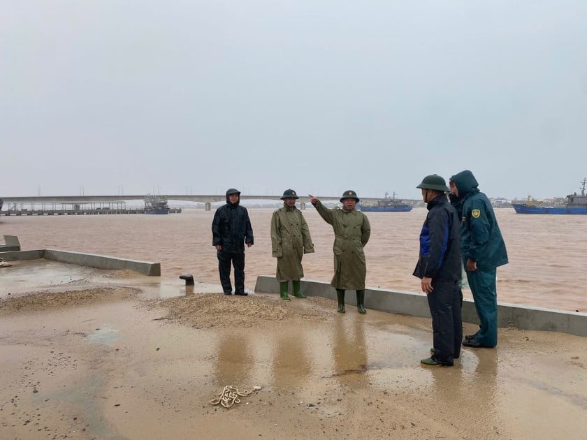 Đoàn công tác Bộ CHQS tỉnh Quảng Trị kiểm tra tại Hải đội dân quân thường trực tỉnh Quảng Trị.