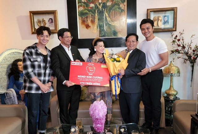 NSND Kim Cương: 'Tôi sẽ sống trọn đời vì cộng đồng' - Ảnh 1.