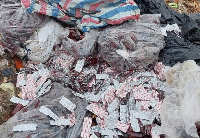 Bộ Y tế vào cuộc vụ thuốc bị đổ bỏ tại bãi xà bần- Ảnh 1.