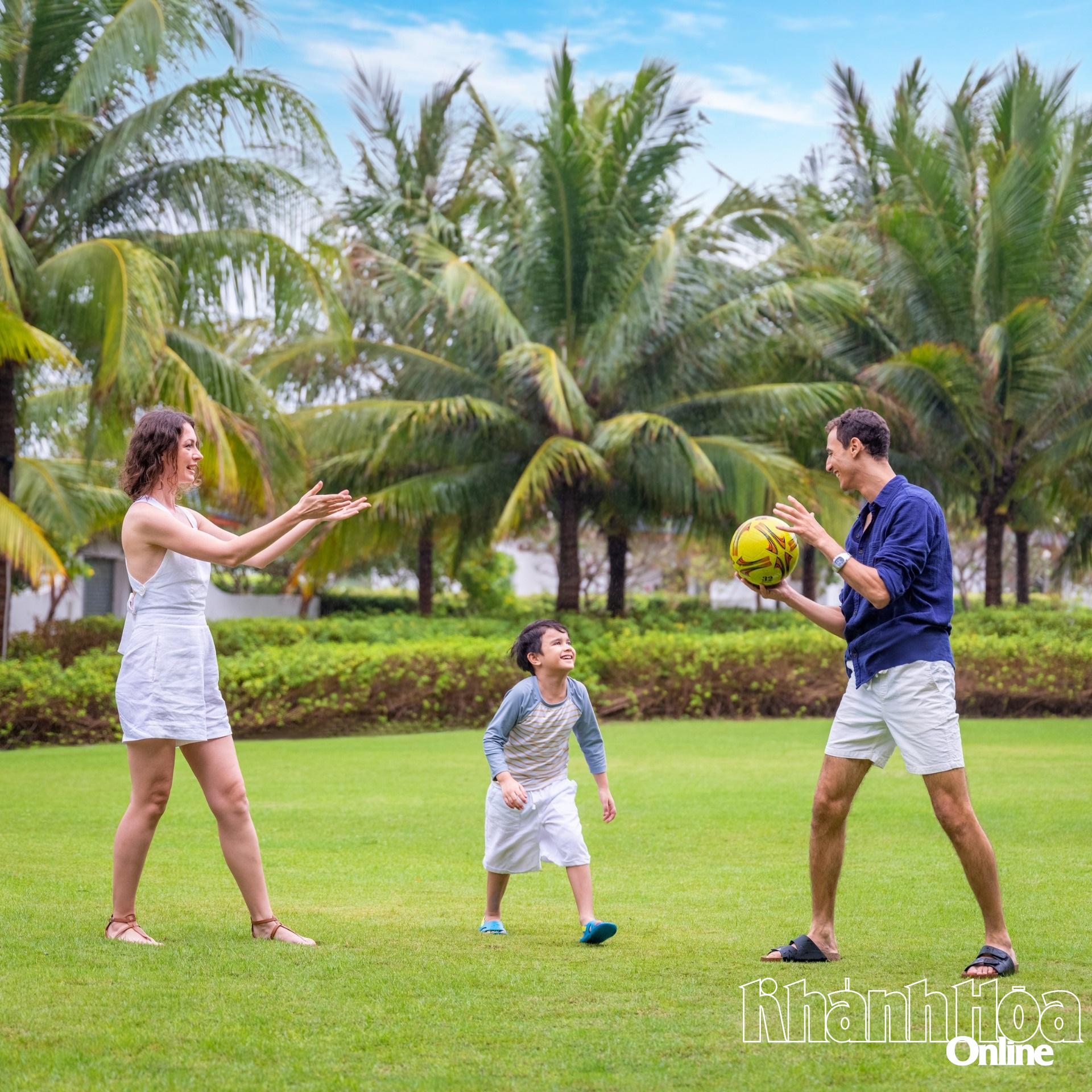 Touristen übernachten im Radisson Blu Cam Ranh.