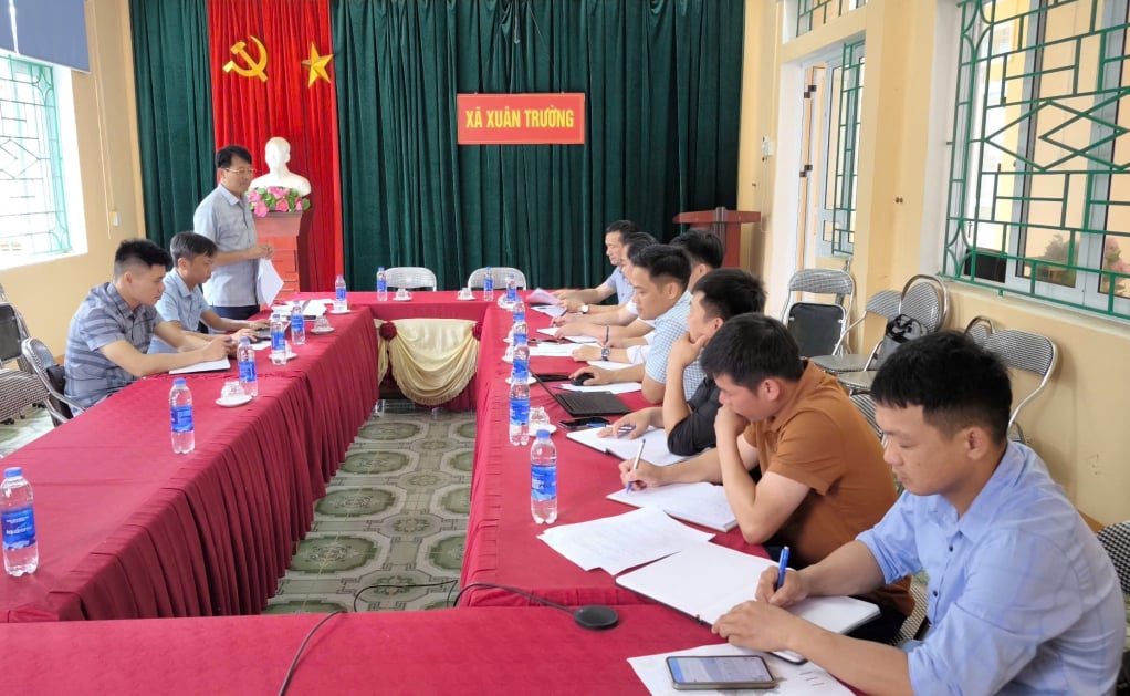Đoàn công tác Sở Nông nghiệp và Môi trường làm việc tại xã Xuân Trường.