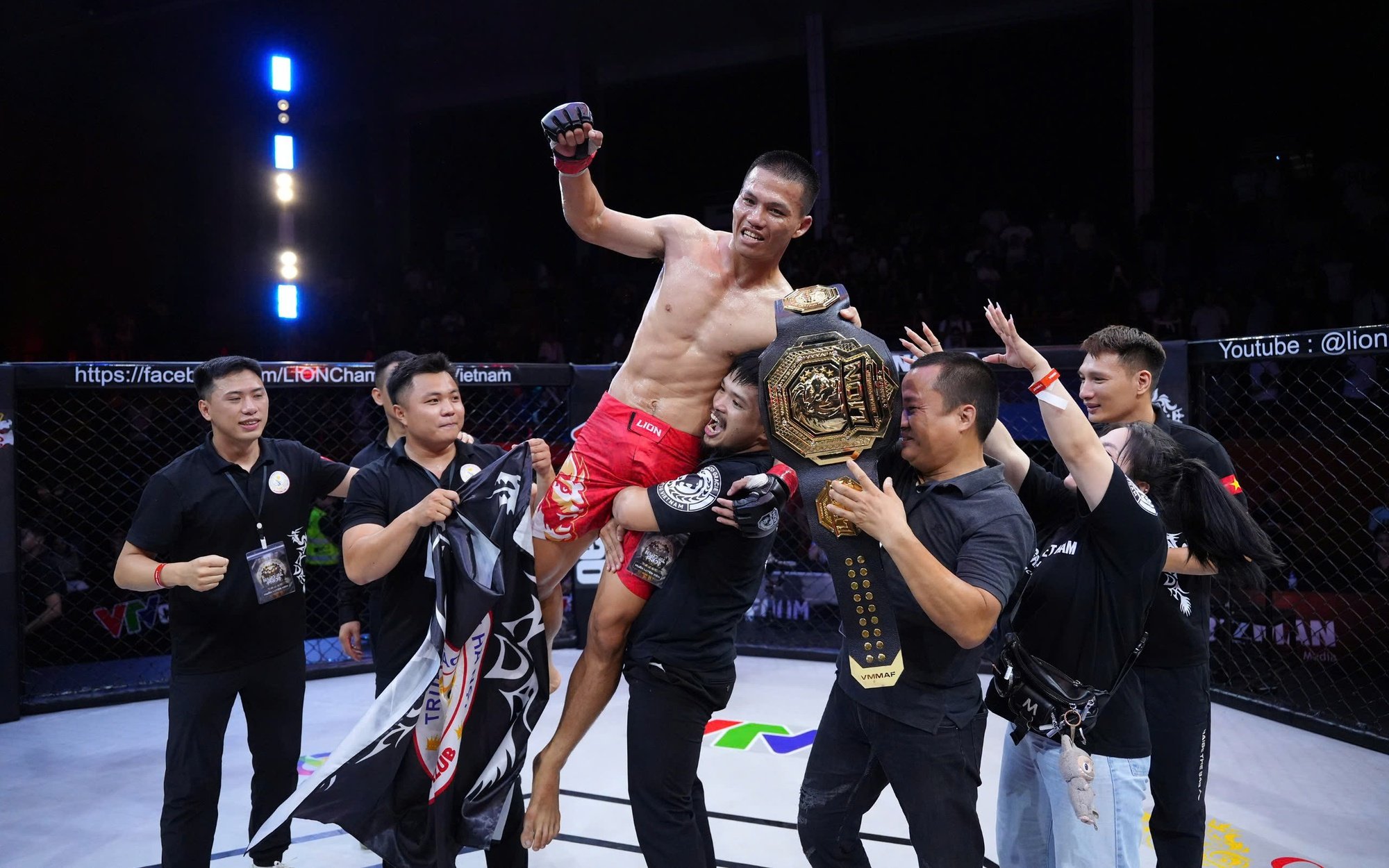 LION-Meisterschaft 22: „Unbesiegbarer“ vietnamesischer Wushu besiegte belarussischen Wrestler und verteidigte erfolgreich den Meisterschaftsgürtel