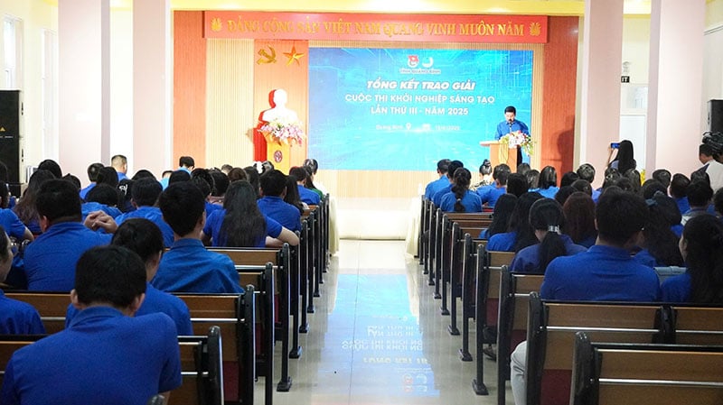 Quang cảnh lễ tr