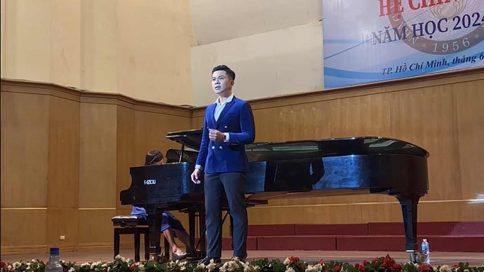Nguyễn Trực, Thế Hưng – 2 ca sĩ nhóm Lạc Việt tốt nghiệp thanh nhạc xuất sắc - Ảnh 3.
