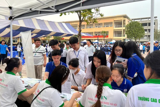 Hanoi College of Pharmacy: Wir vermitteln den Studierenden nicht nur Kenntnisse über den Beruf, sondern auch die Fähigkeit, ihn auszuüben. Foto 5
