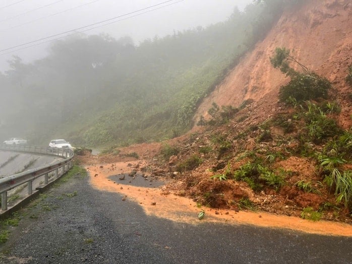 Quang Tri: Thousands of houses flooded, traffic paralyzed in many places - Photo 5.