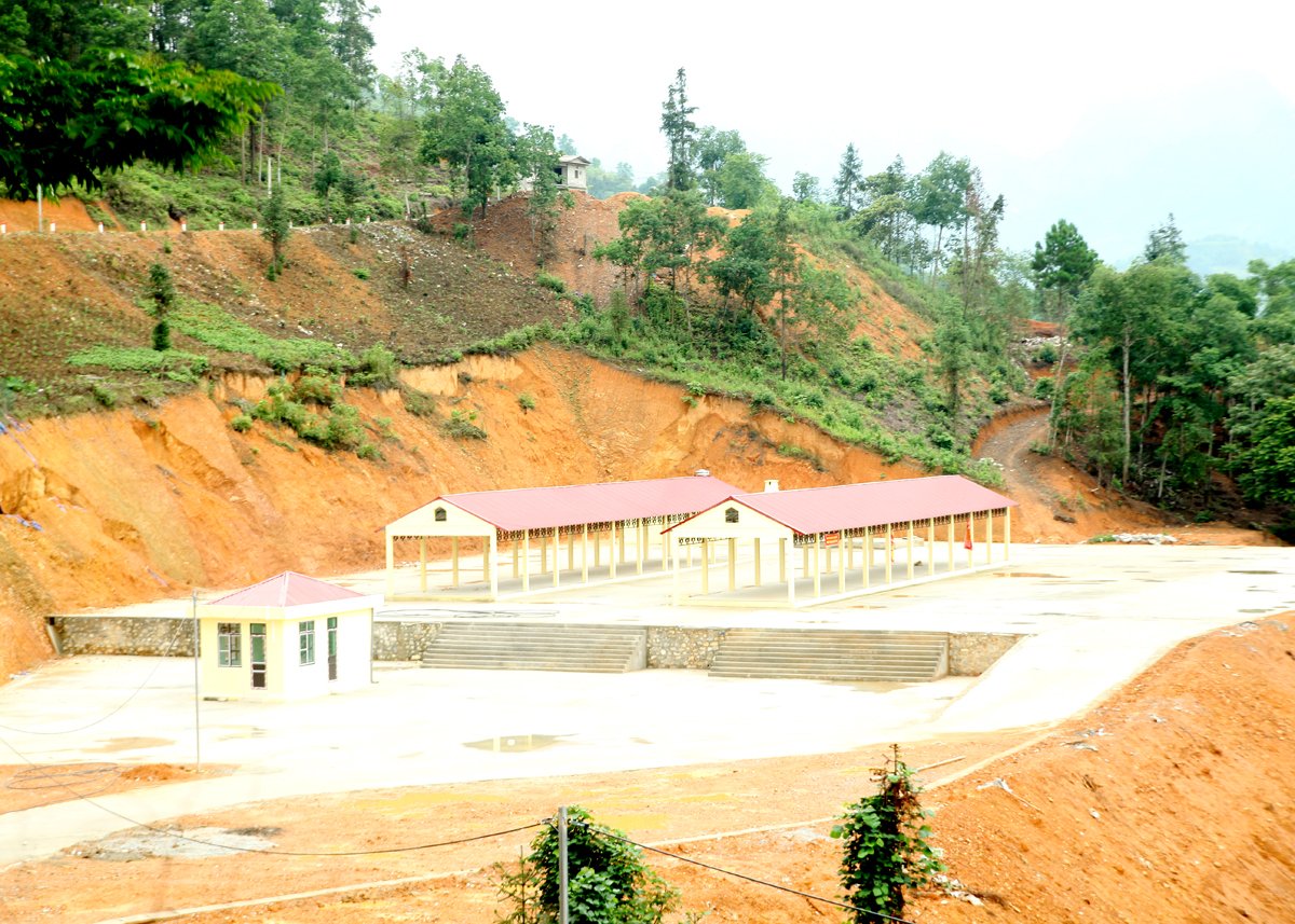Mau Long commune central market (Yen Minh) was built on land donated by Mr. Thao Mi Si's family.