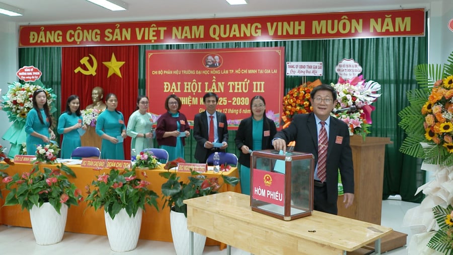 dung-hd00-02-25-21still873.jpg