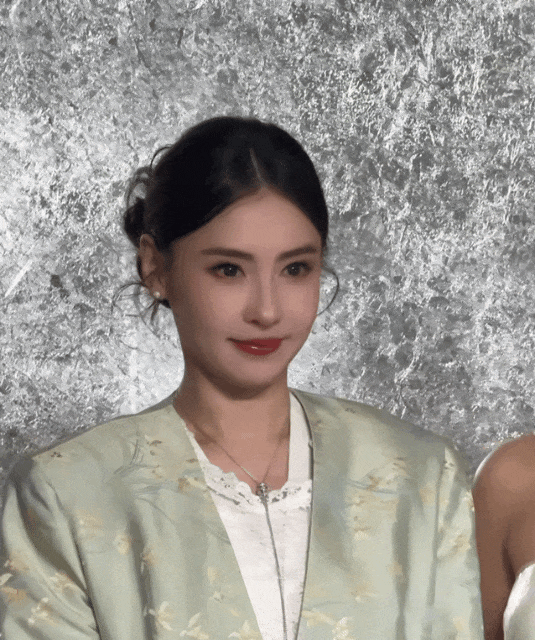 Trương Bá Chi bỗng trẻ lạ ở tuổi 45, bị nghi can thiệp thẩm mỹ - 1