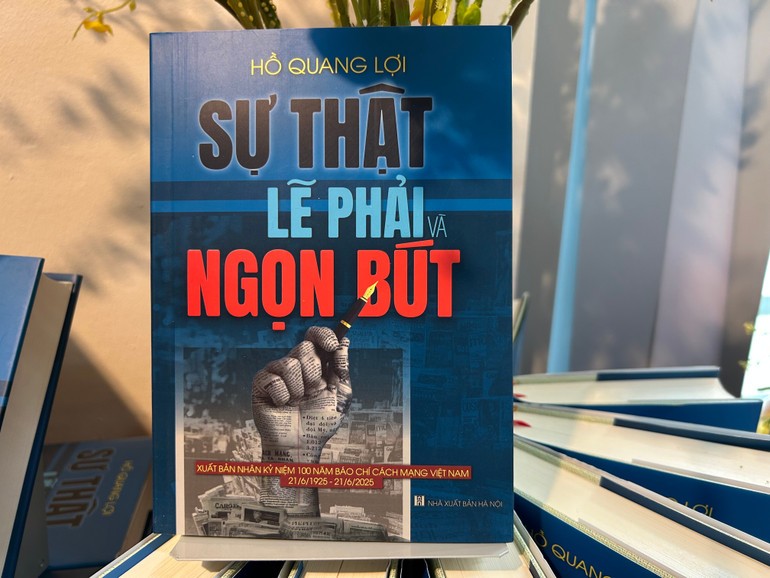 &quot;Sự thật, Lẽ phải và Ngọn bút&quot; là cuốn sách thứ 11 của nhà báo, nhà văn Hồ Quang Lợi được xuất bản.