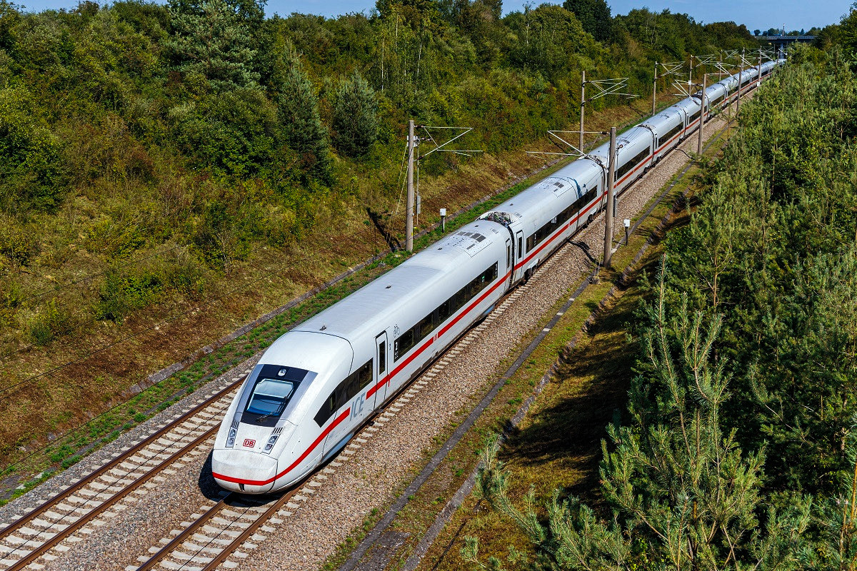 Hochgeschwindigkeitszug 48131.jpg