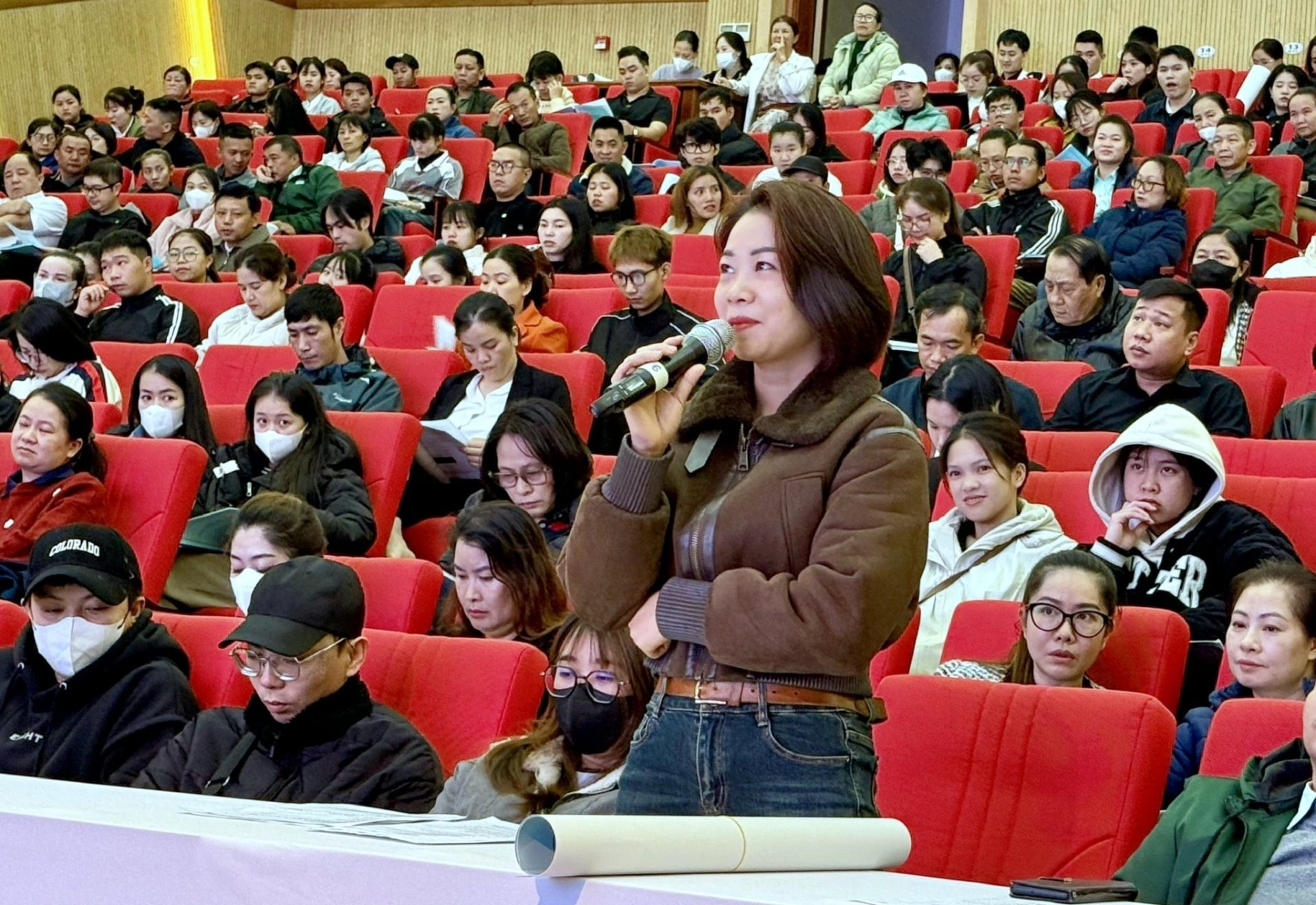 Chủ cơ sở thực phẩm thao gia thảo luận tại hội nghị