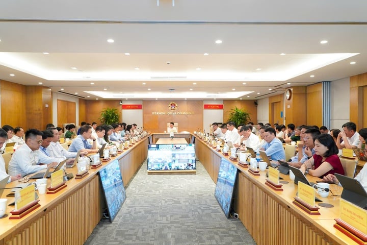 Bước ngoặt thể chế từ Trung ương tới địa phương - Ảnh 1.