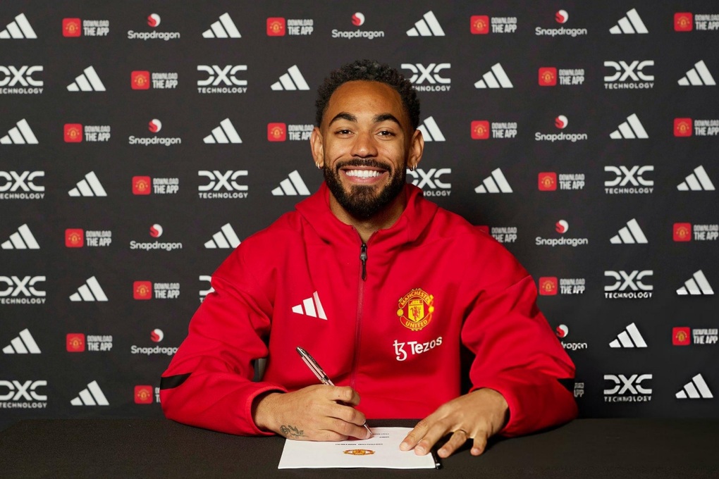 Man Utd công bố “bom tấn” đầu tiên: Cú hích lớn cho hàng công - 1