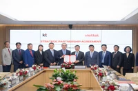 Signing ceremony of Memorandum of Understanding on strategic cooperation between Viettel Group and KT (Korea).