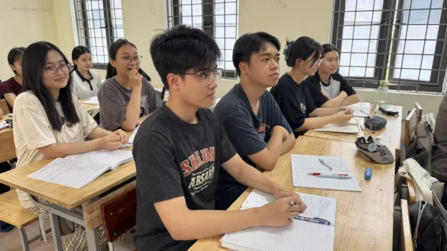 Thi tốt nghiệp THPT 2025: Học sinh làm gì để 'vượt vũ môn'? ảnh 1