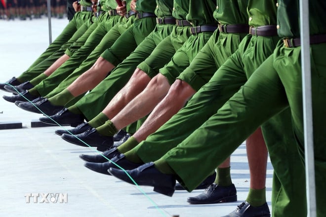 ttxvn-chien-si-cong-an-no-luc-tap-luyen-cho-le-dieu-binh-mung-80-nam-quoc-khanh-29-8075974-14.jpg