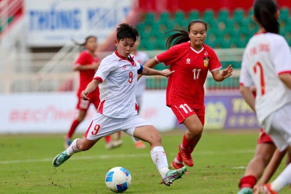 Vietnam U19 women's team entered the semi-finals of the Southeast Asian tournament with the top spot in the group - photo 1