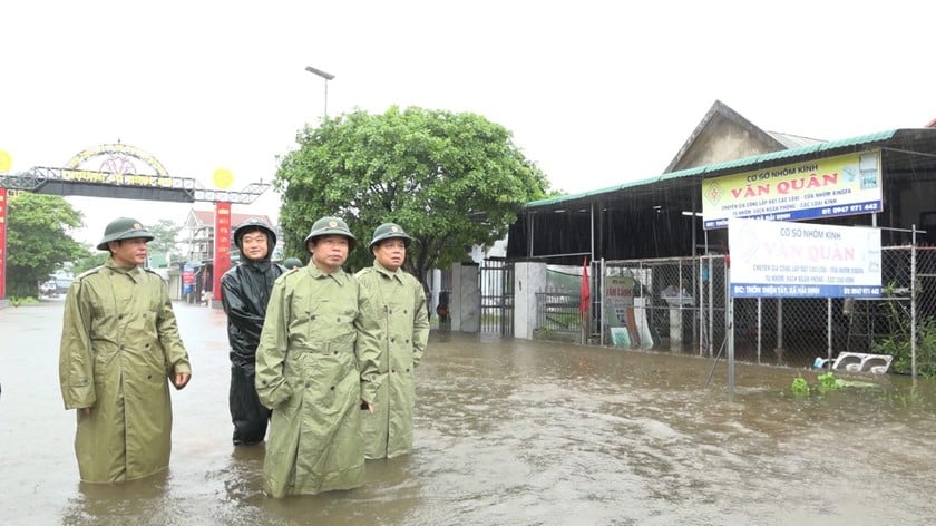 Nhiều xã vùng trũng của huyện Hải Lăng (Quảng Trị) ngập sâu trong nước.