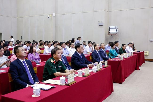 Giải thưởng toàn quốc về thông tin đối ngoại lần thứ XI: Thôi thúc mỗi người Việt trở thành một đại sứ, mang văn hóa và hình ảnh con người Việt Nam ra quốc tế - Ảnh 1.