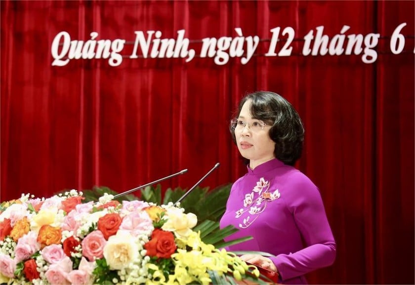 Bà Trịnh Thị Minh Thanh - Phó Bí thư Thường trực Tỉnh ủy, Chủ tịch HĐND tỉnh Quảng Ninh phát biểu tại kỳ họp.