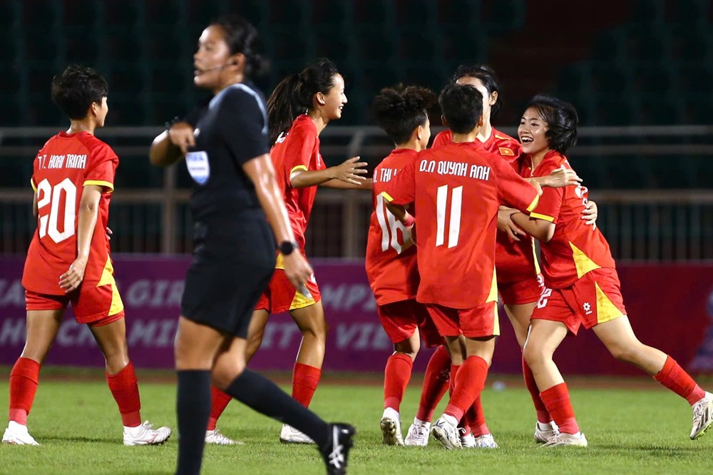 La selección femenina sub-19 de Vietnam gana su segundo partido en el torneo del Sudeste Asiático - foto 1