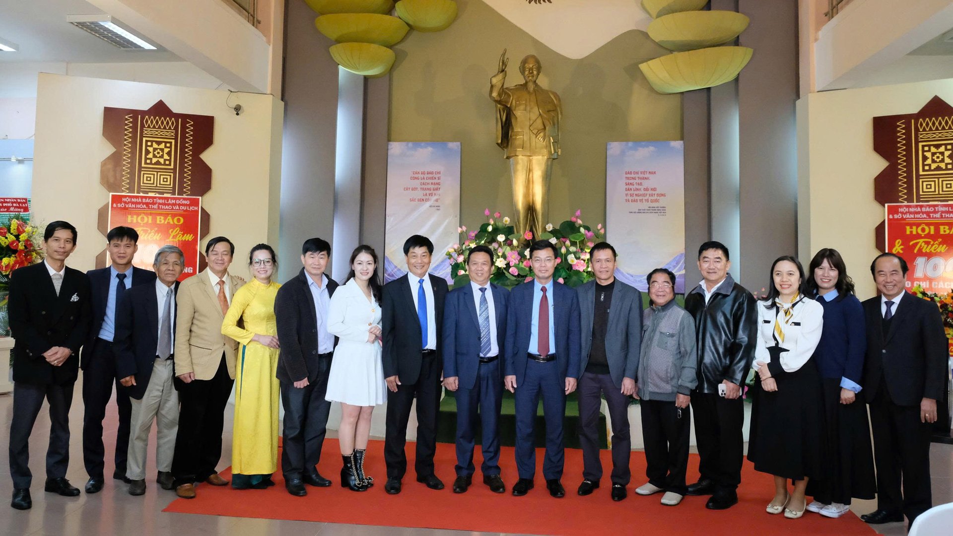 Chụp ảnh lưu niệm