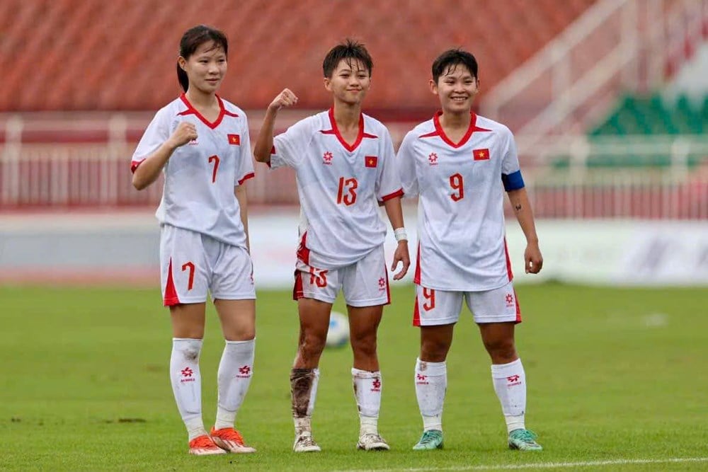 Vietnam U19 women's team enters Southeast Asian tournament semi-finals with group win - photo 2
