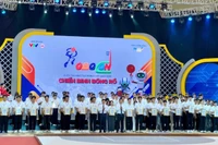 គណៈកម្មាធិការរៀបចំបានប្រគល់វិញ្ញាបនបត្រនៃការចូលរួមក្នុងការប្រកួតវគ្គផ្តាច់ព្រ័ត្រនៃការប្រកួតរ៉ូបូតវៀតណាមឆ្នាំ 2025 ដល់ 32 ក្រុម។