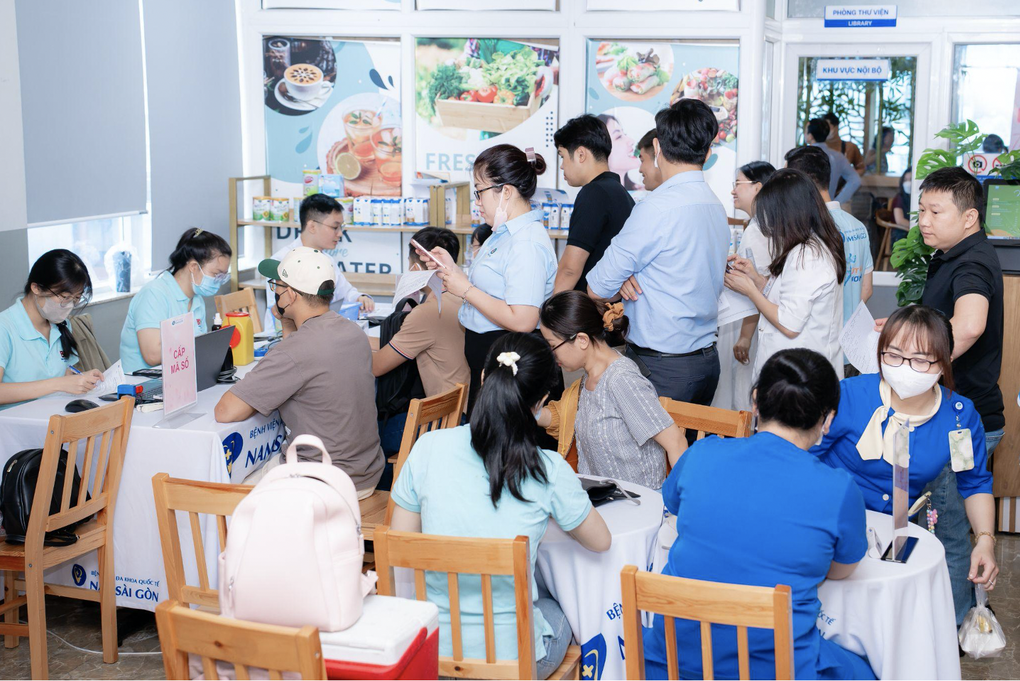 Hàng trăm người đến Bệnh viện Đa khoa Quốc tế Nam Sài Gòn tiếp sức sự sống - 1
