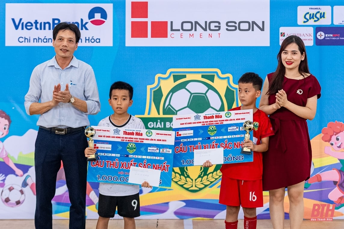 Rostros destacados homenajeados en el IV Torneo de Fútbol Infantil del Periódico Thanh Hoa 2025 - Copa de Cemento Long Son