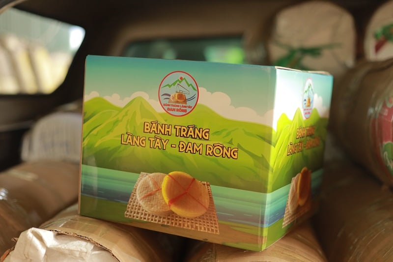 Bánh tráng làng Tày Đam Rông được đóng gói ngày càng chuyên nghiệp.