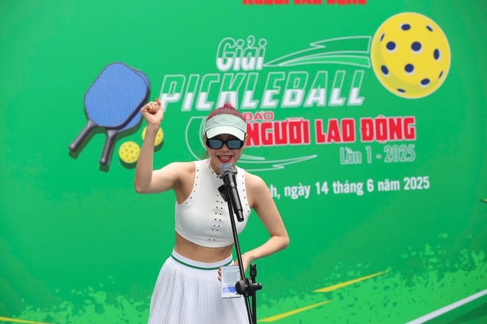 Đại sứ Minh Hằng tuyên thệ khai mạc giải pickleball Báo Người Lao Động - Ảnh 1.