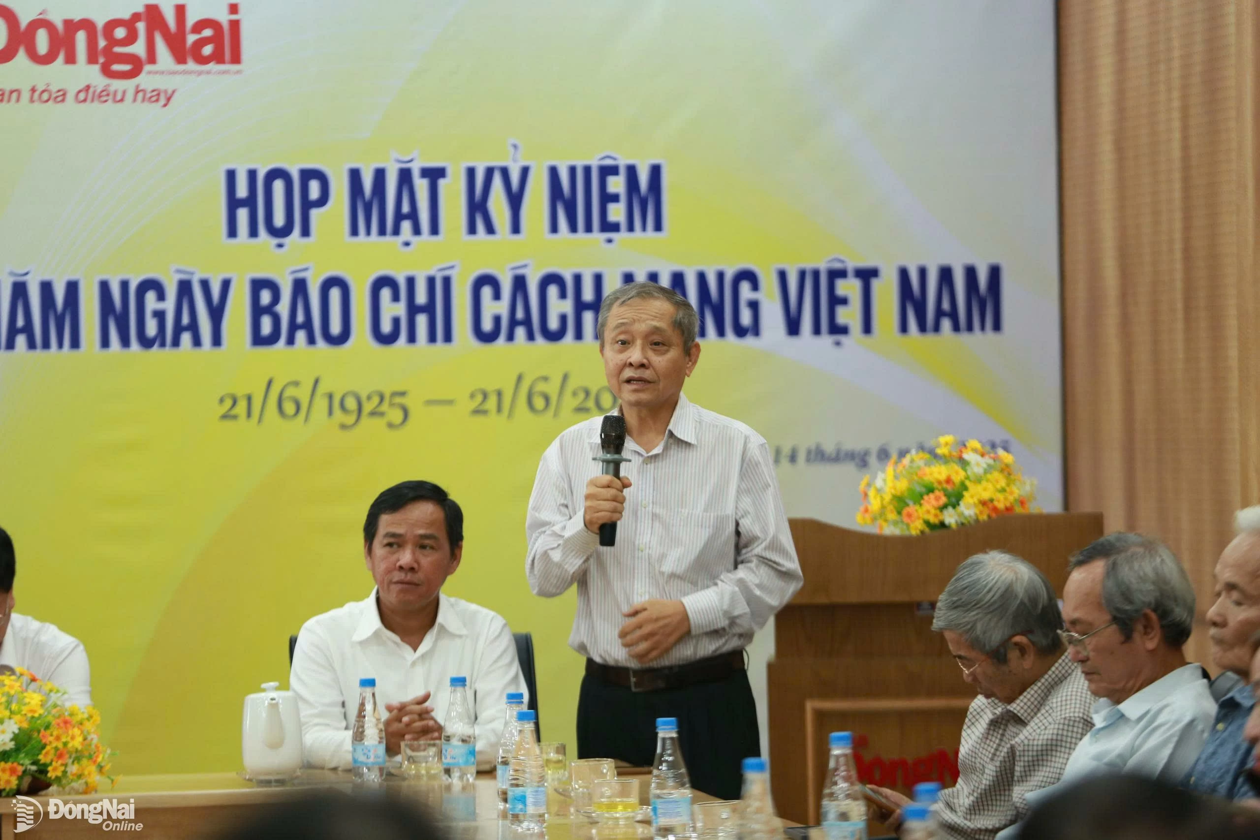 Nguyên Tổng Biên tập Báo Đồng Nai Trần Huy Thanh đóng góp ý kiến cho sự phát triển của báo. Ảnh: Huy Anh