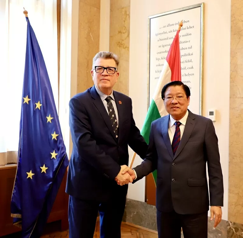 Uỷ viên Bộ Chính trị Phan Đình Trạc thăm và làm việc tại Hungary
