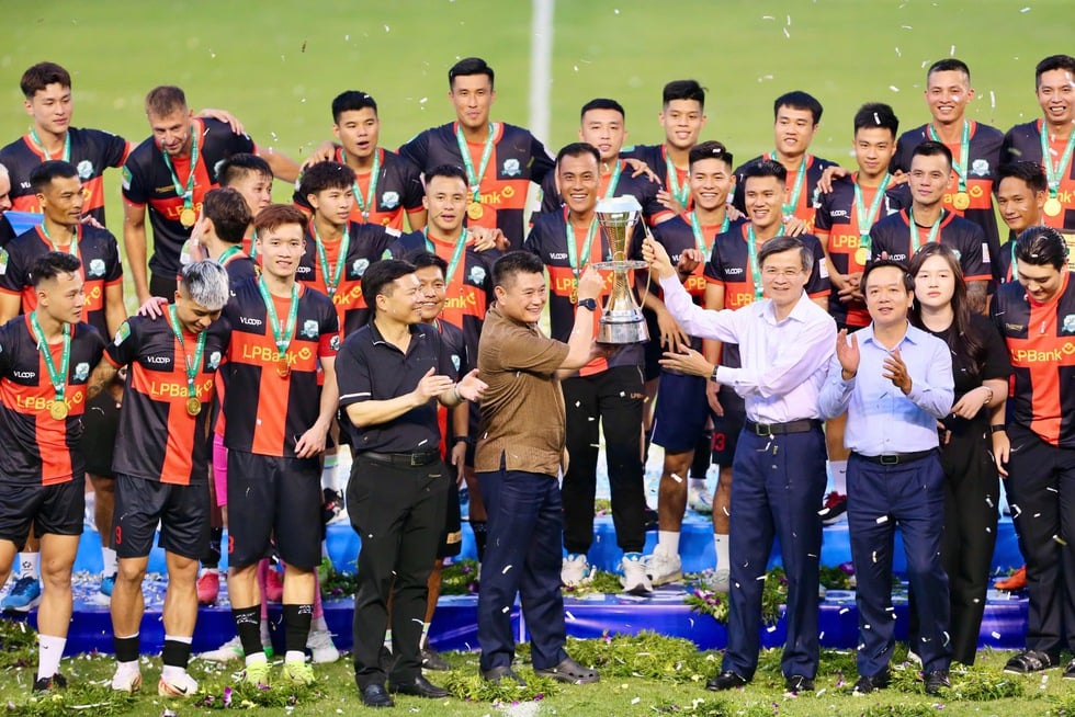 Hoàng Đức, Văn Lám và Ninh Bình rước cúp vô địch: V-League có thêm đối thủ cực chất- Ảnh 2.