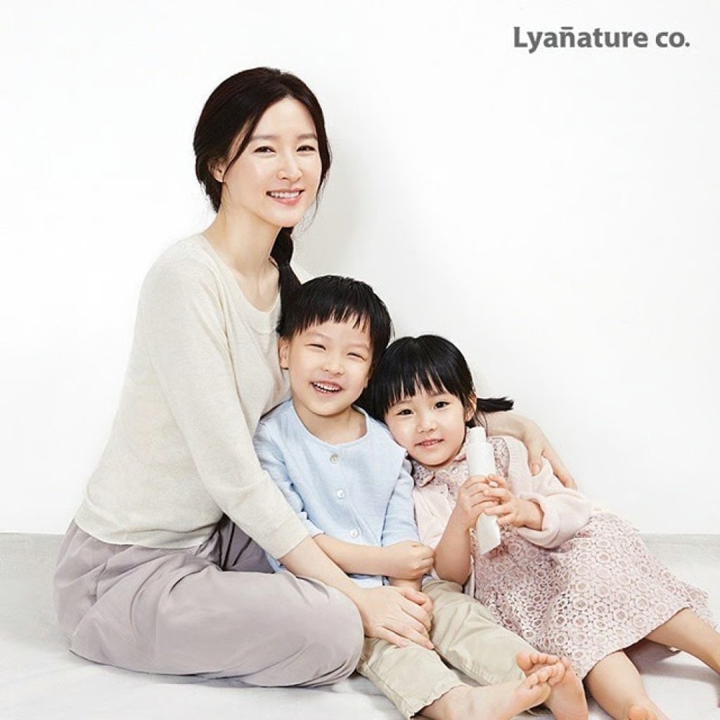 Quốc bảo nhan sắc Hàn Quốc Lee Young Ae tự tin khoe nếp nhăn ở tuổi 54 - 13