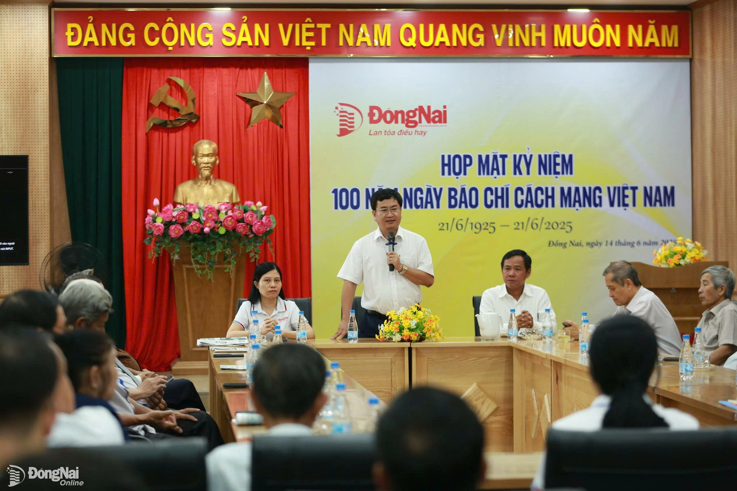 Tổng Biên tập Báo Đồng Nai Đào Văn Tuấn phát biểu tại buổi họp mặt. Ảnh: Huy Anh