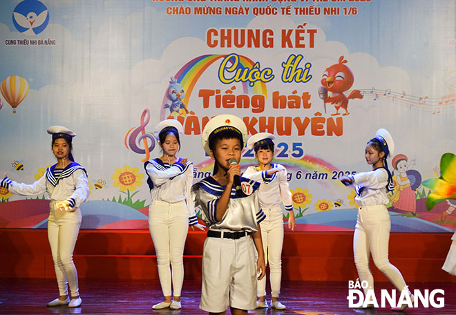 Các em thiếu nhi thể hiện tài năng khi tham gia cuộc thi 