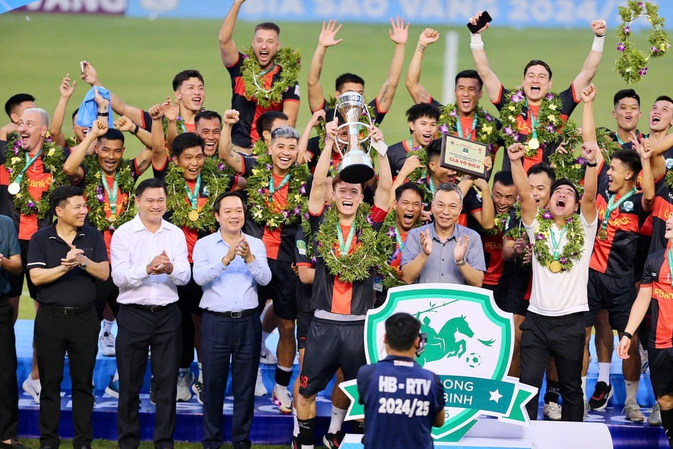 Hoàng Đức, Văn Lám và Ninh Bình rước cúp vô địch: V-League có thêm đối thủ cực chất- Ảnh 3.
