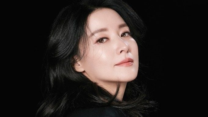 Quốc bảo nhan sắc Hàn Quốc Lee Young Ae tự tin khoe nếp nhăn ở tuổi 54 - 14