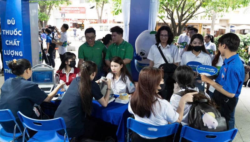 Pharmacity đồng hành cùng xu hướng số: Trải nghiệm mua sắm an toàn trên VNeID tại “Ngày hội không tiền mặt” -0