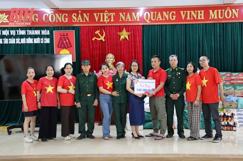 សមាគមសប្បុរសធម៌ Hai Phong ជូនអំណោយដល់ជនរួមជាតិ និងកុមារកំព្រានៅ Thanh Hoa