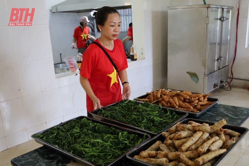សមាគមសប្បុរសធម៌ Hai Phong ជូនអំណោយដល់ជនរួមជាតិ និងកុមារកំព្រានៅ Thanh Hoa
