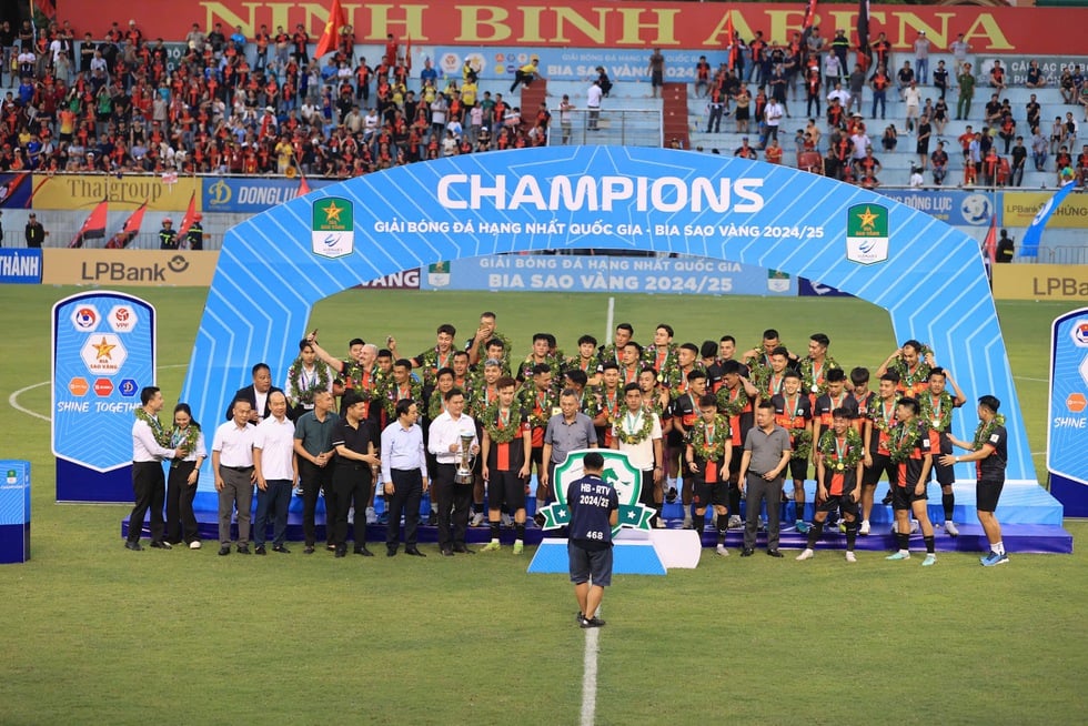 Hoàng Đức, Văn Lám và Ninh Bình rước cúp vô địch: V-League có thêm đối thủ cực chất- Ảnh 1.
