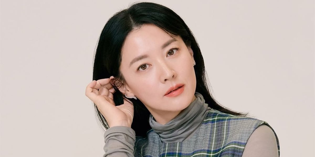 Quốc bảo nhan sắc Hàn Quốc Lee Young Ae tự tin khoe nếp nhăn ở tuổi 54 - 9