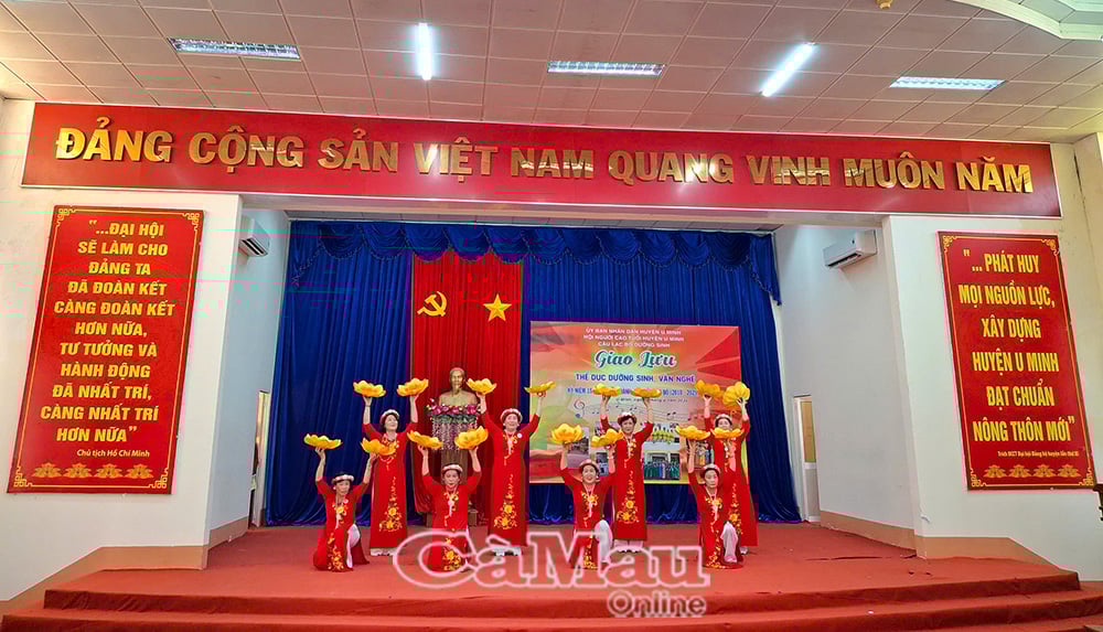 Tiết mục giao lưu văn nghệ, dưỡng sinh tại lễ kỷ niệm 15 năm thành lập CLB.
