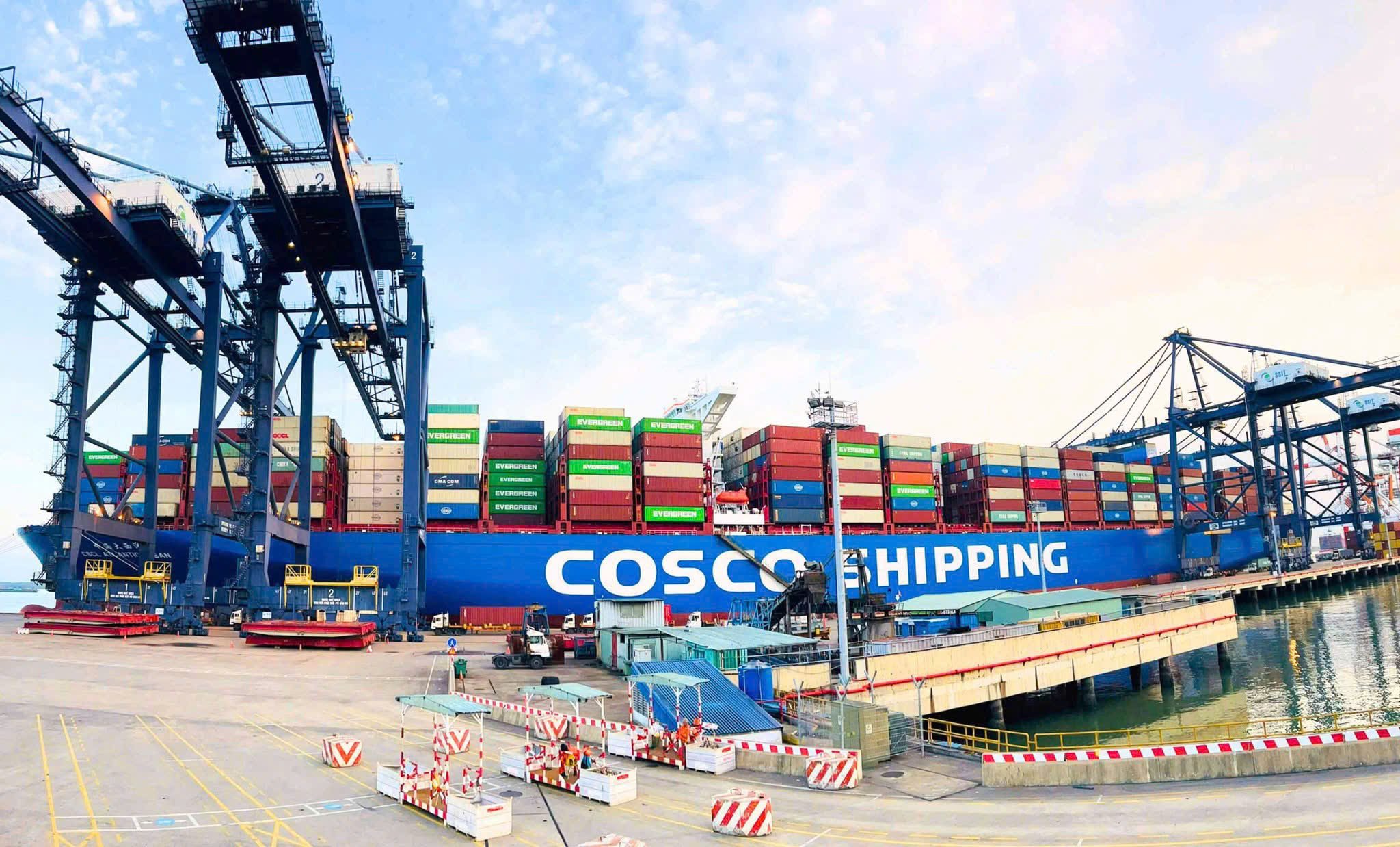 M/V CSCL ATLANTIC OCEAN ដែលជាកប៉ាល់កុងតឺន័រធំបំផុតមួយរបស់ពិភពលោកចូលចតនៅកំពង់ផែ SSIT ។