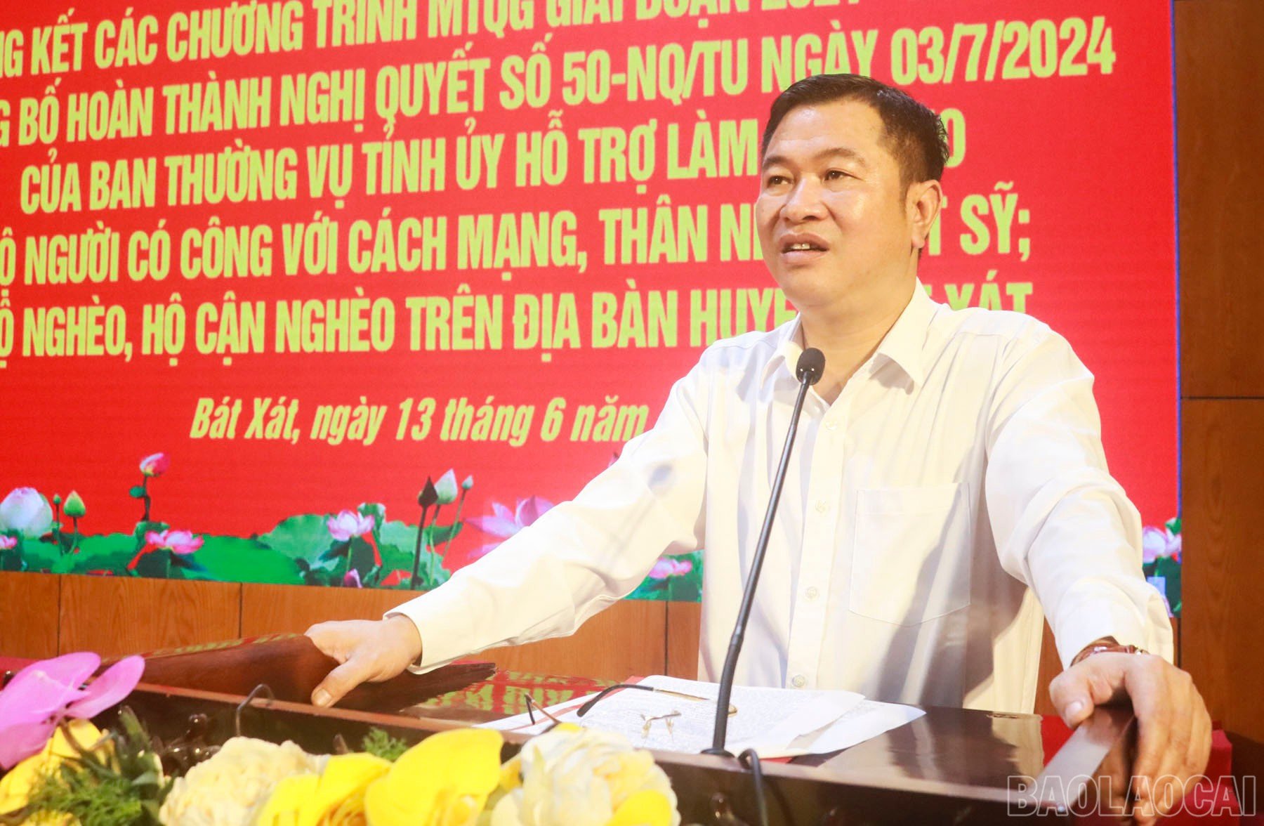 baolaocai-br_bi-thu-huyen-uy-nguyen-trung-trieu-khao-mac-hoi-nghi.jpg