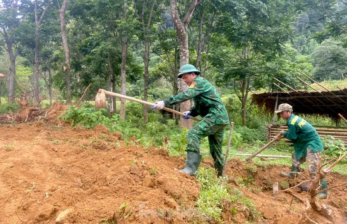 Giúp người nghèo an cư lạc nghiệp trong những ngôi nhà mới ở Nghệ An ảnh 14